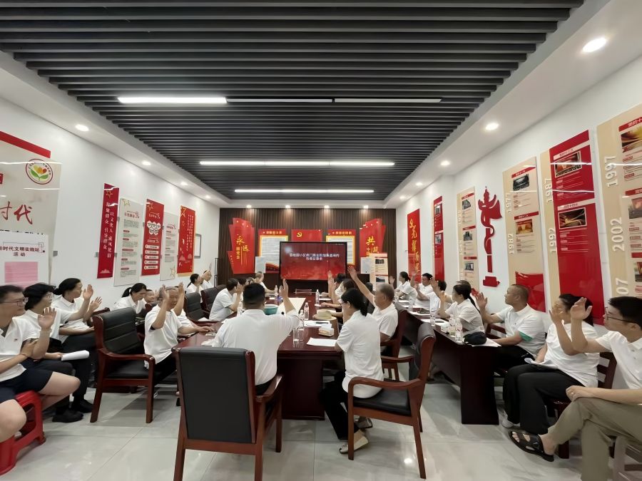 云龍區大龍湖街道新元社區召開碧桂園南門商鋪道閘安裝項目協商議事會