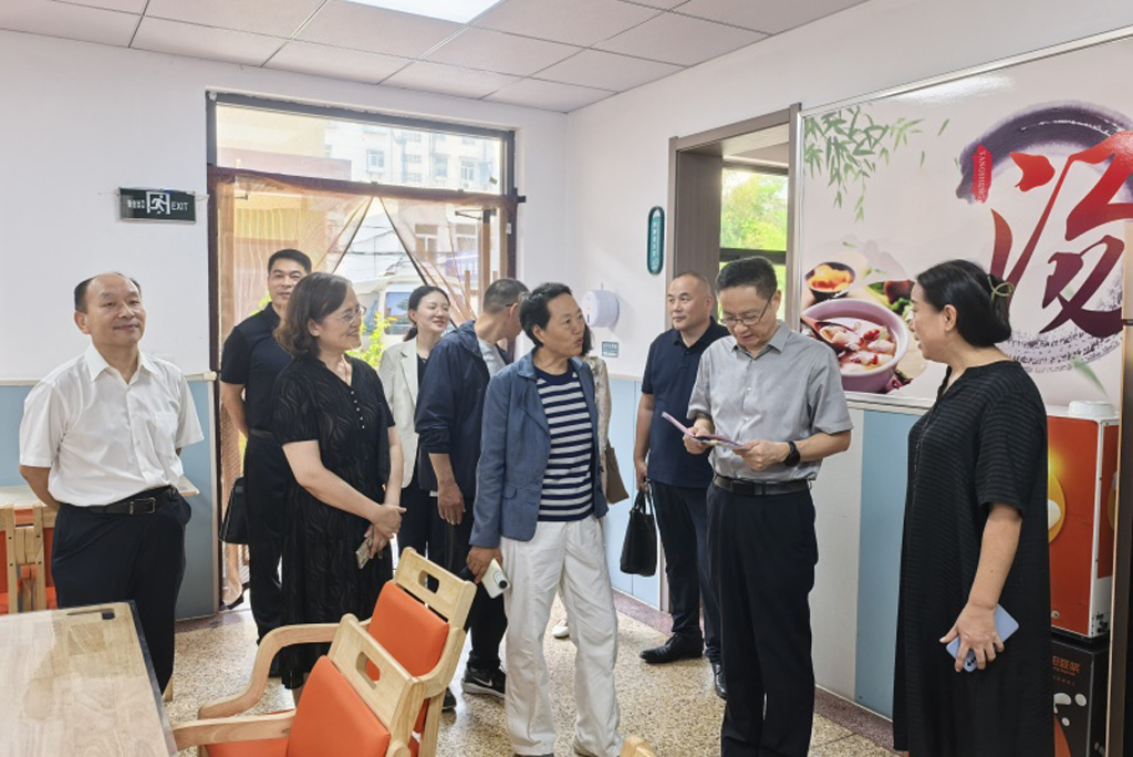 市政協調研長者食堂建設