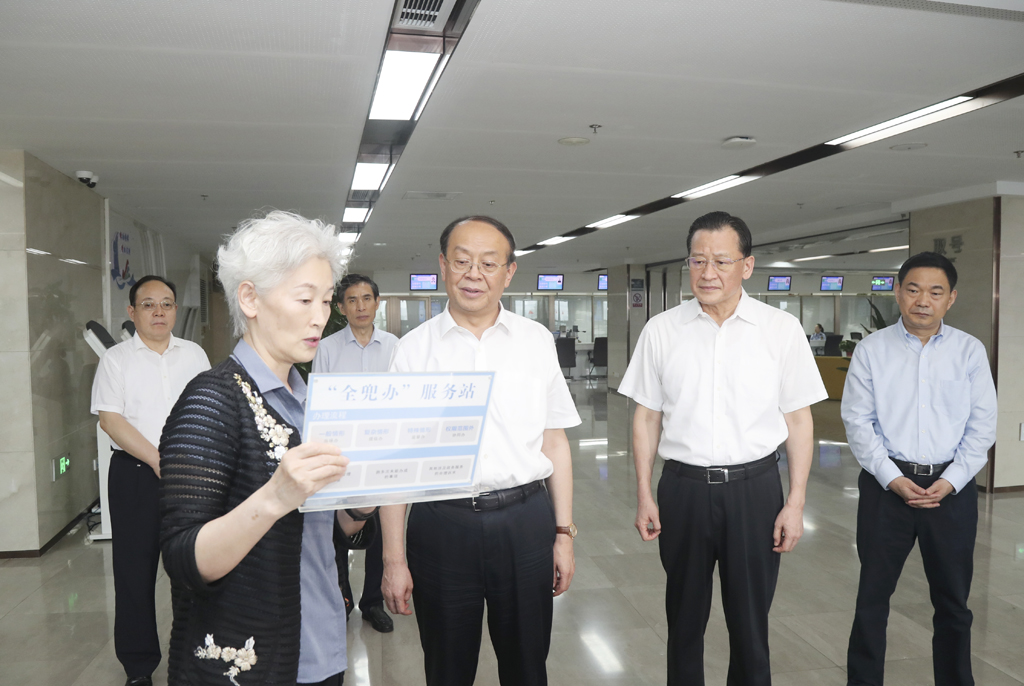 市長領銜督辦重點提案工作匯報會舉行 沈峻峰講話 王強主持